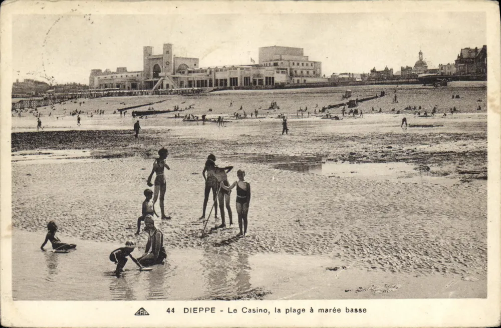 Dieppe - Il Casinò, la spiaggia a marea bassa — Cartolina d'epoca n°44, editore CP DES ARTS PHOTOS - STRASBOURG-SCHILTIGHEIM - Recto