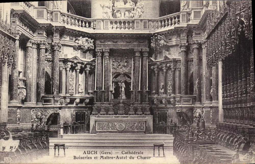 Auch (Gers) — Kathedrale — Geschnitzte Holzarbeiten und Choraltar - Vorderseite