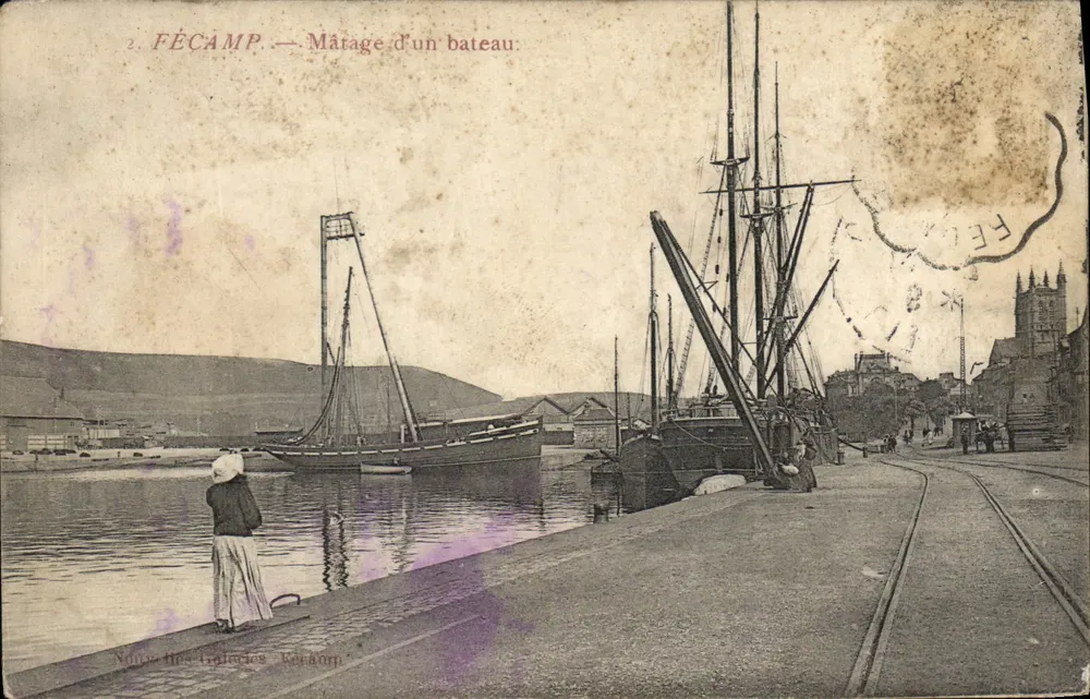 Fécamp — Mâtage de um barco — Novas Galerias, Fécamp - Frente