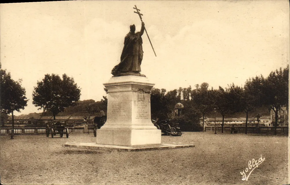 Estátua do Cardeal Lavigerie — Bayonne — Phototypie Marcel Delbecq, Bordeaux - Frente