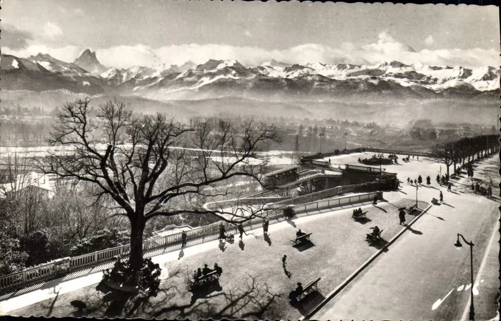A Cadeia dos Pirineus — vista panorâmica — Ed. JOVE Pau (B.P.) - Frente