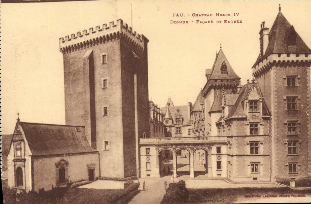 Pau - Kasteel Henri IV - Kasteeltoren - Gevel en Invoer — Fototype Larduche Frères, Toulouse - Voorkant