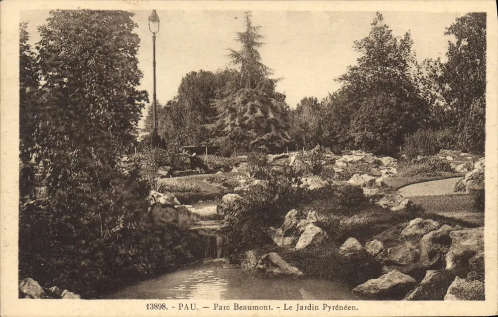 Pau - Parc Beaumont - O Jardim Pirineu — R. Bergesin, La Rochelle - Frente