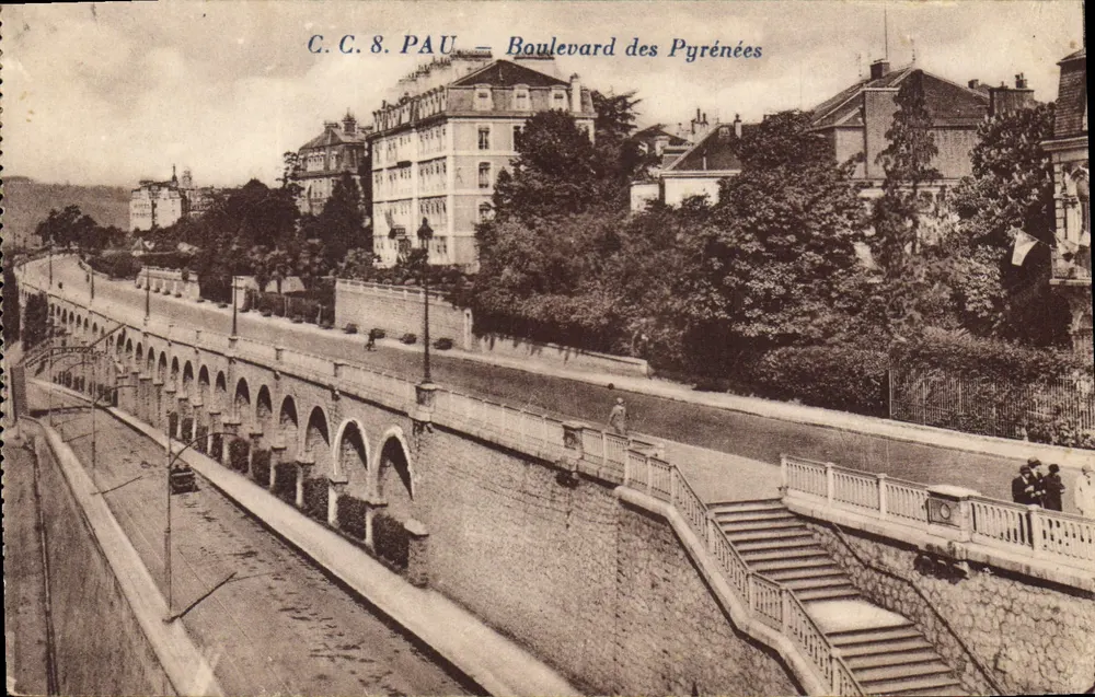 Boulevard das Pirineus — Pau — C.C. 8 - Frente