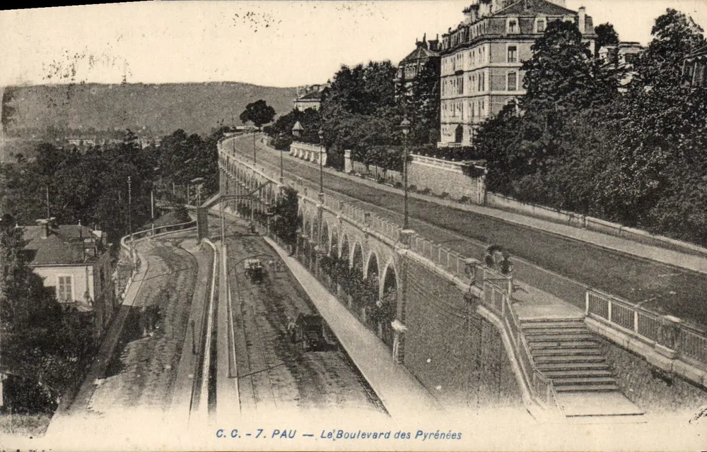 Pau — O Boulevard des Pyrénées — C.C. 7 - Frente