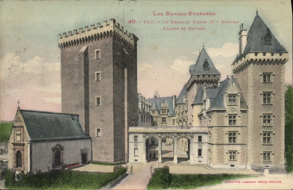 Pau, Le Château Henri IV — Fassade und Eingang — Phototypie Labouche Frères, Toulouse - Vorderseite