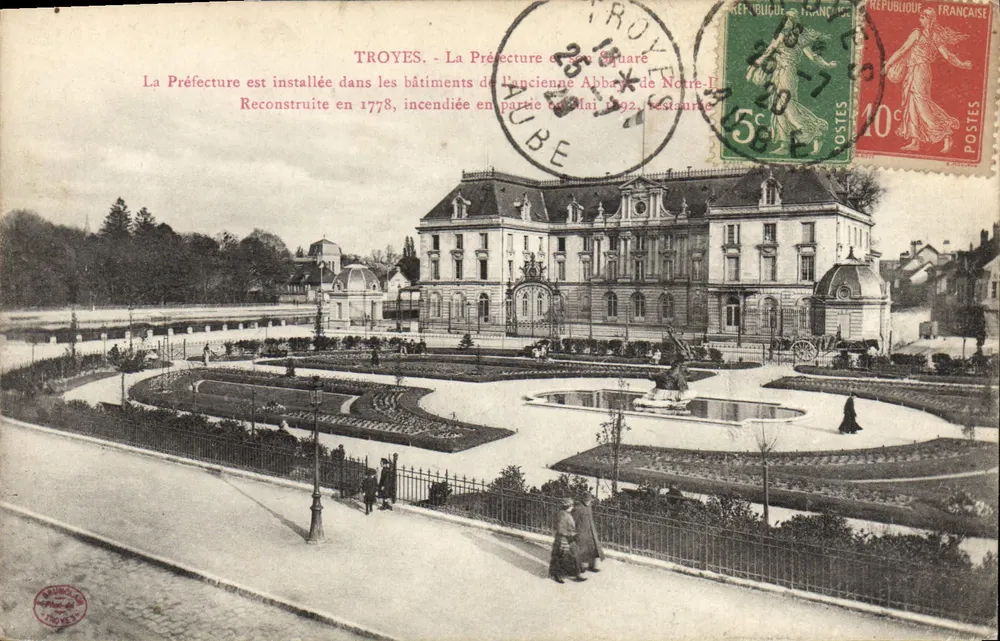 Troyes - A Prefeitura e seu Square — editor Bruneau & Cie, n° não visível - Frente