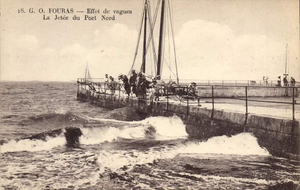 Fouras — Effekt von Wellen — Der Nordhafen-Jetty — G. O. FOURAS - Vorderseite