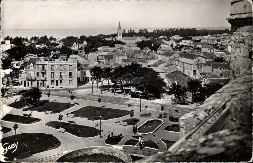 Fouras — vue générale et les nouveaux jardins — Éditions Gaby - Vorderseite