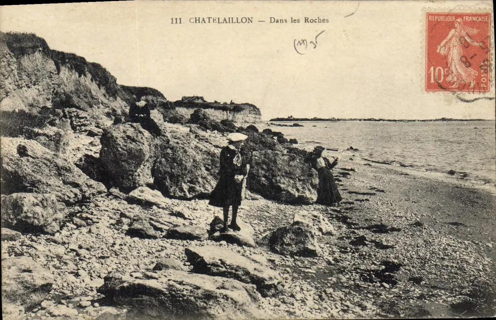 Châtelaillyon — Nas Rochas — Editor desconhecido, n° 111 - Frente