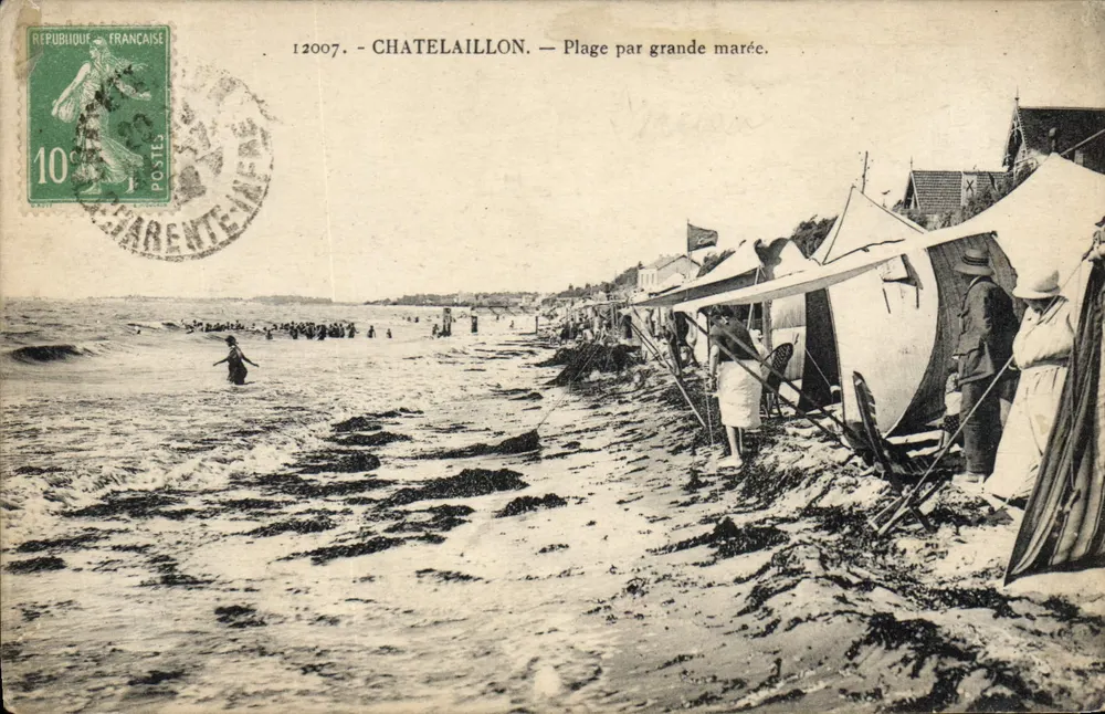 Châtelaillyon — Praia durante maré alta — Editor não identificado, número de série não visível - Frente