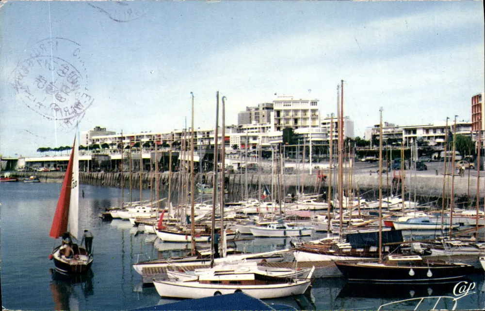 O porto dos iates em Royan — Bilhete postal antigo Lumicap — n° 2360 - Frente