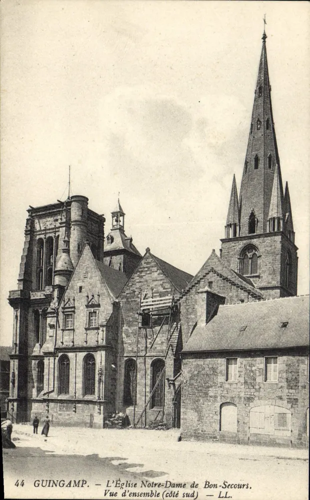 Guingamp — Kirche Notre-Dame de Bon-Secours — Gesamtaufnahme (Südseite) — LL. - Vorderseite