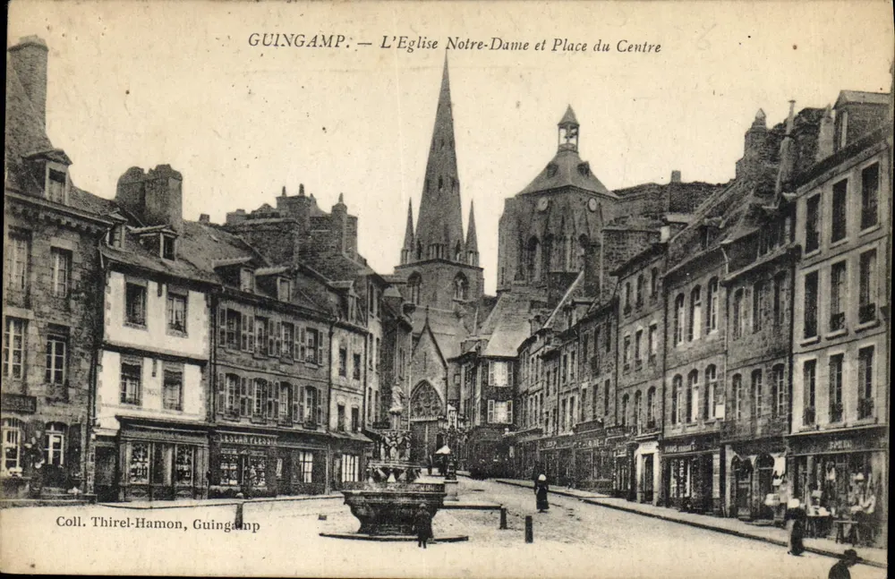 Guingamp — Kirche Notre-Dame und Place du Centre — Coll. Thirel-Hamon, Guingamp - Vorderseite