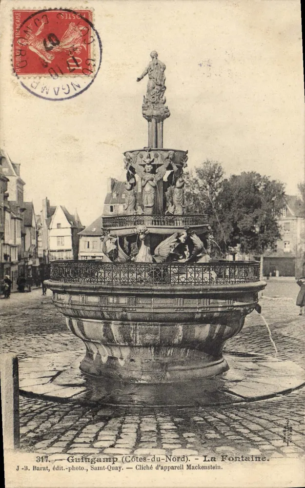 Guingamp (Côtes-du-Nord) — La Fontaine — J.-B. Barat, editore-fotografo, Saint-Quay, Cliché d'appareil Mackenstein, n°317 - Recto