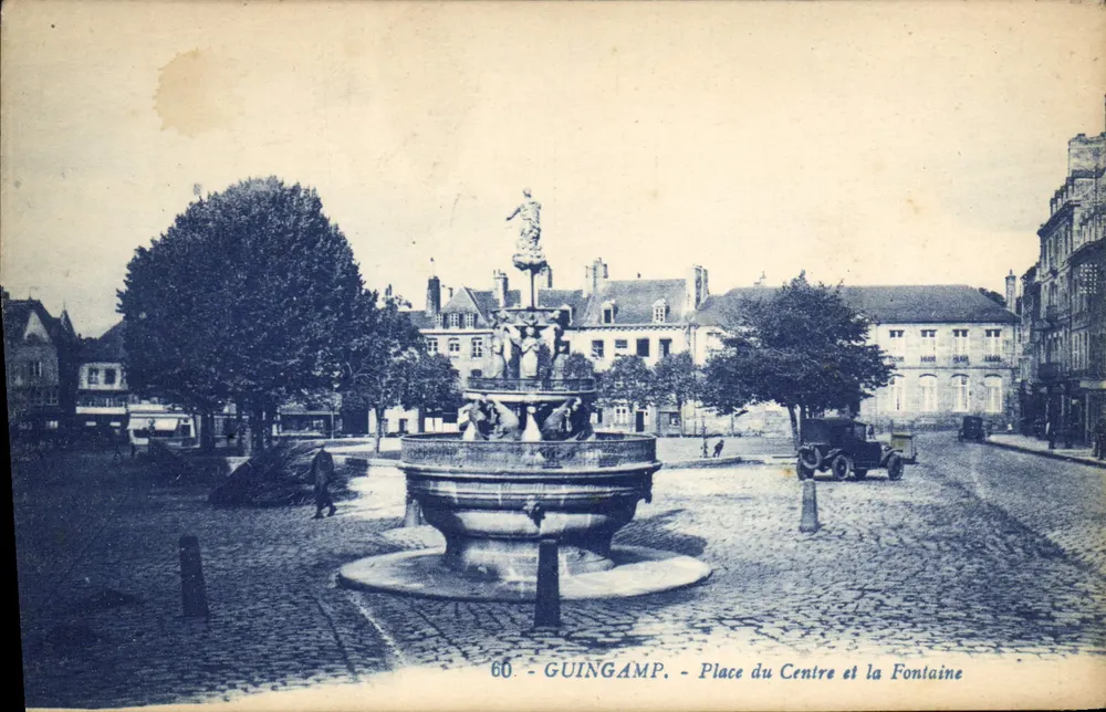 Guingamp - Place do Centro e a Fonte — editor desconhecido, n° 60 - Frente