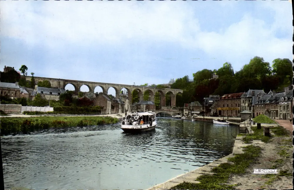 Dinan — Chegada das lanchas de « la Rance » — La Cigogne - Frente