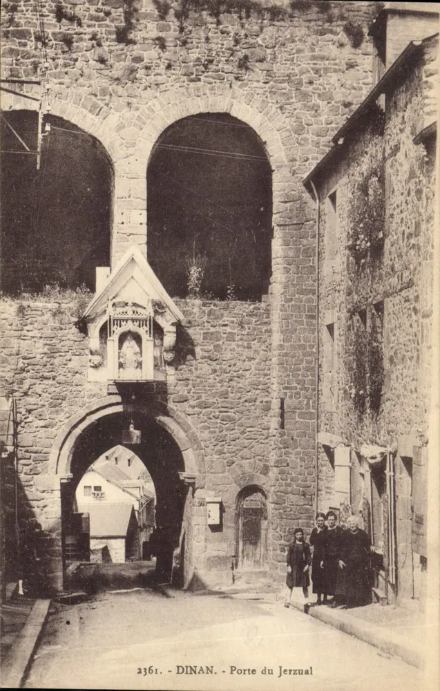 Dinan - Porte du Jerzual — porta medieval com nicho esculturado — editor Laurent Nel, n° 2361 - Frente