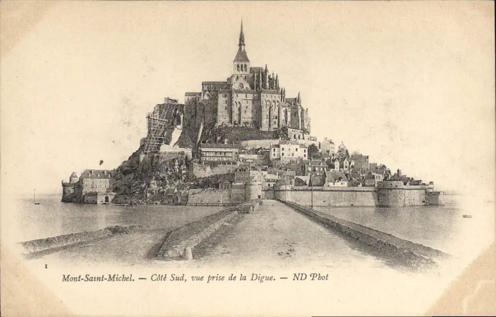 Mont-Saint-Michel — Südseite, Aufnahme von der Zugbrücke — ND Phot - Vorderseite