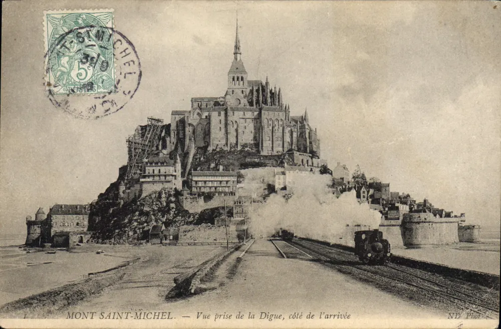 Mont Saint-Michel — Ansicht vom Digue, von der Seite der Ankunft — ND Phot. - Vorderseite