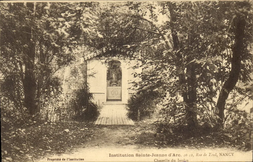 Kapelle im Garten der Institution Sainte-Jeanne d'Arc — Nancy - Vorderseite