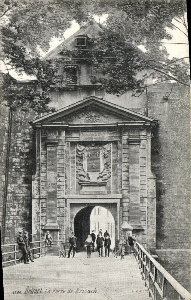 Belfort — A Porta de Brisach — Edição dos Grandes Magazines do BON MARCHE, Paris, n°1200 - Frente