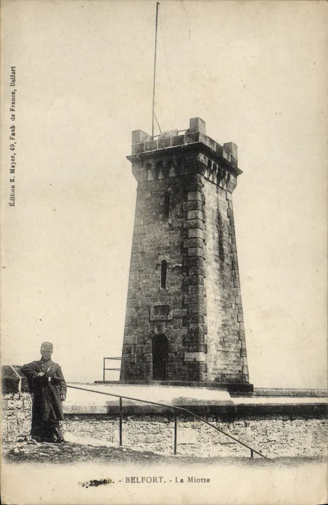 Belfort - La Miotte — Torre de pedra com homem em uniforme — Edição E. Mayer, Belfort - Frente