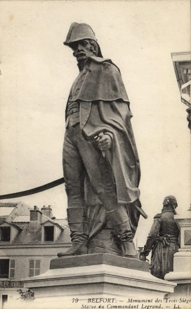 Belfort — Estátua do Comandante Le Grand — Monumento dos Três-Sentados — LL n°79 - Frente