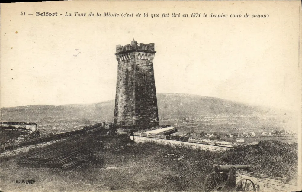 Belfort - Torre da Miotte (é de lá que foi disparado em 1871 o último tiro de canhão) - Frente