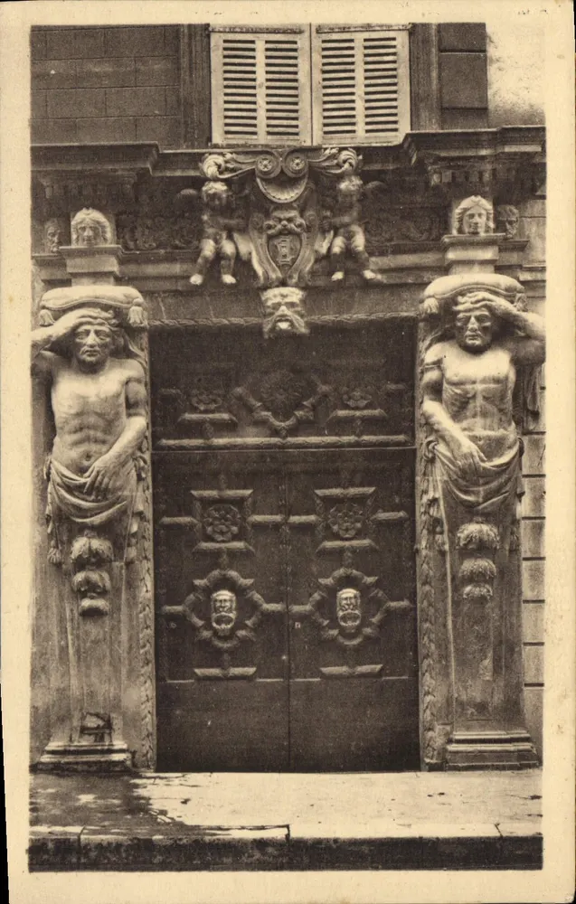 Porta esculpida com estátuas de personagens — Editor: Estabelecimentos Frédéric Lamer - Nice - Frente