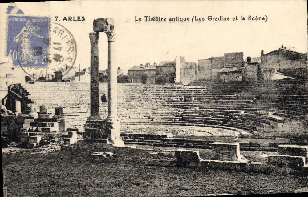 Arles — Das antike Theater (Die Sitzreihen und die Bühne) — M. Morel, Arles - Vorderseite