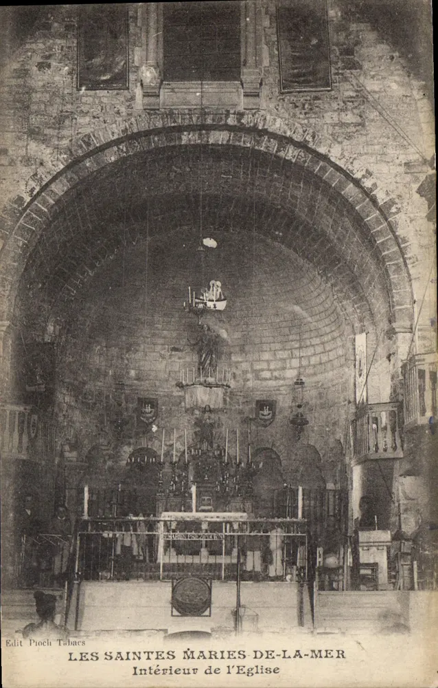 Les Saintes-Maries-de-la-Mer — Innenansicht der Kirche — Edit. Pioch Tabacs - Vorderseite