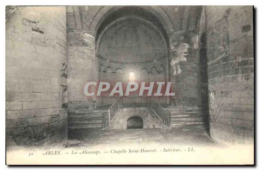 Arles — Les Aliscamps — Kapelle Saint-Honorat — Innenansicht — LL. - Vorderseite