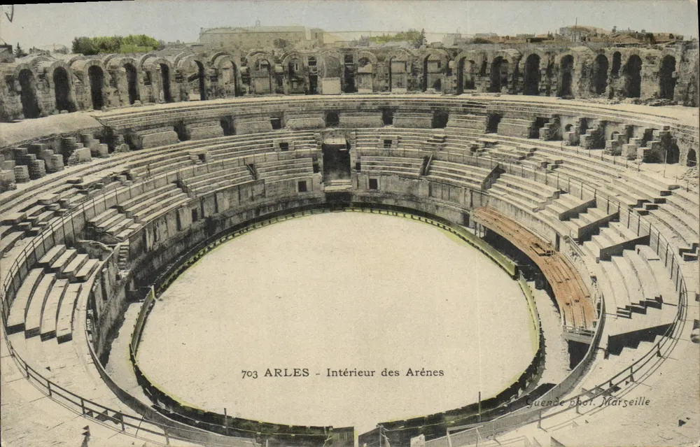 Arles — Wewnętrzne części Aren — Guénde fot. Marsylia nr 703 - Awers