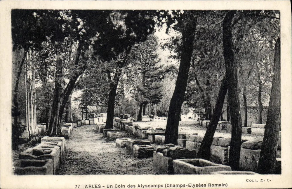 Arles - Um Canto dos Alyscamps (Champs-Elysées Romano) — Coleção E. C. n°77 - Frente