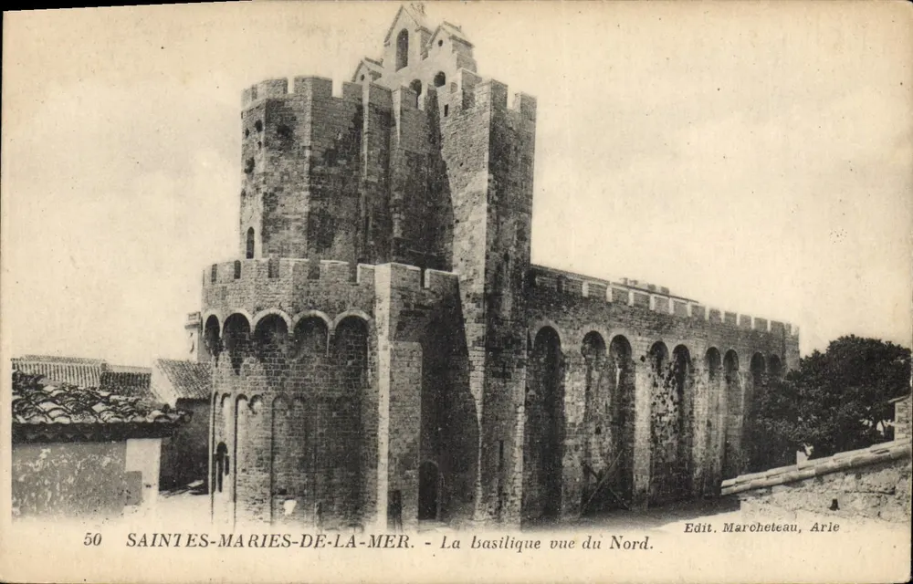 Saintes-Maries-de-la-Mer — Ansicht der Basilika von Norden — Edit. Marcheteau, Arles - Vorderseite