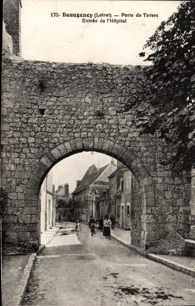 Beaugency (Loiret) — Tor von Tavers — Eingang zum Krankenhaus - Vorderseite