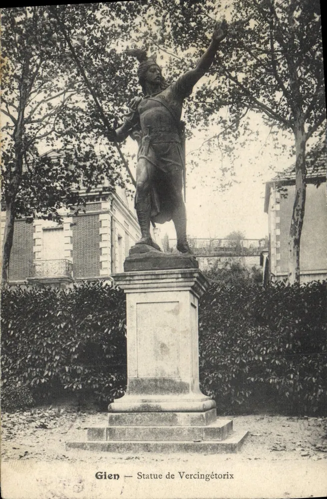 Gien — Estátua de Vercingétorix — Editor não identificado, número de série não visível - Frente
