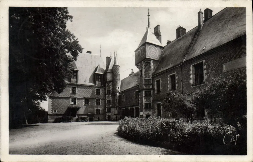 Castelo de Giën — Loiret — editor Cap - Frente