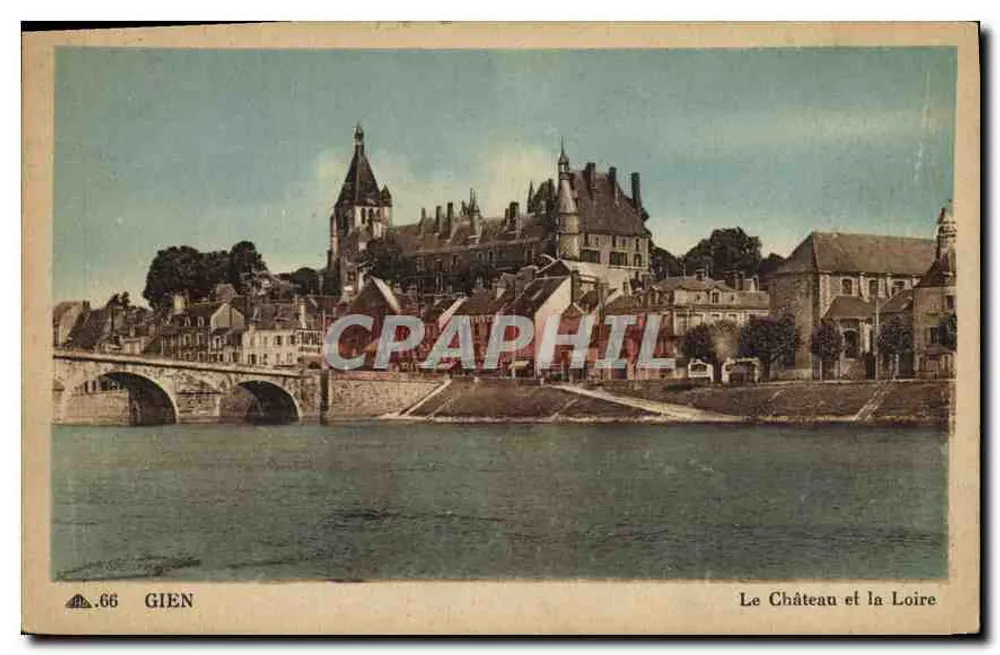 Gien — O Castelo e o Rio Loire — Livraria de Gien - Frente