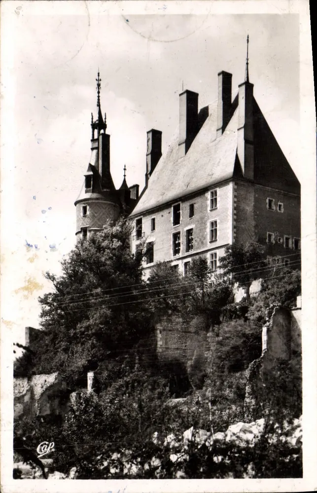 O Castelo de Giën — reconstruído — Cliché Cu. Boliotto - Frente