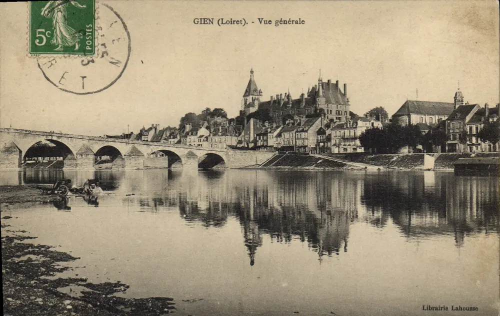 Gien (Loiret) - Vista geral — Livraria Lahousse - Frente