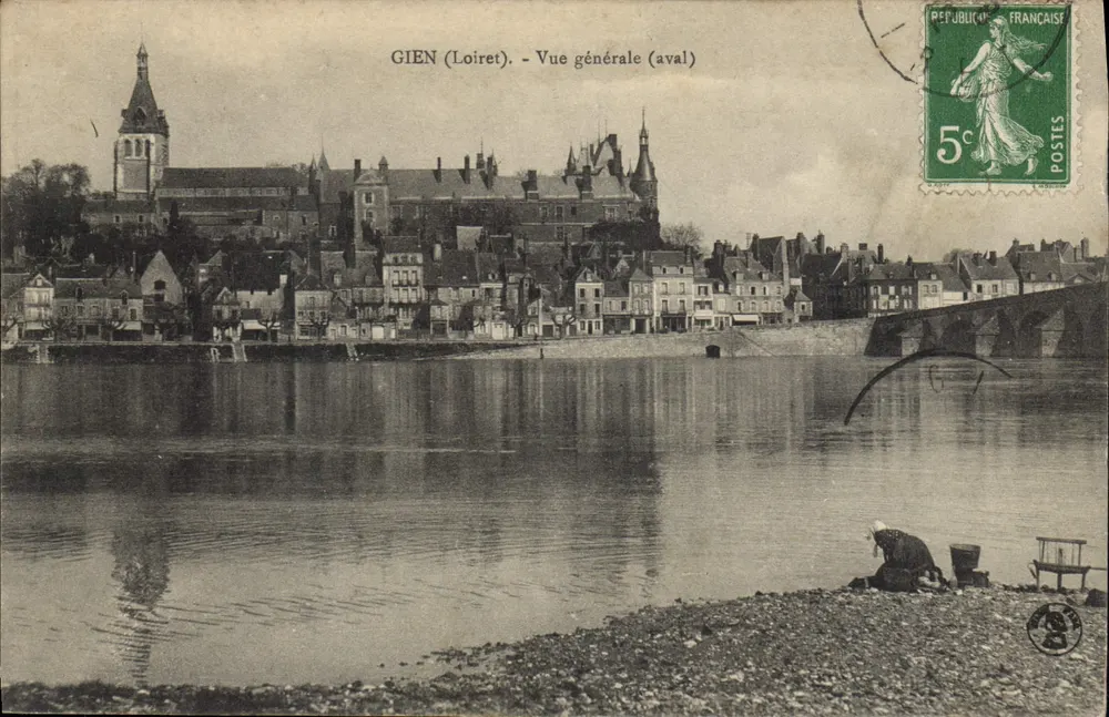Gien (Loiret) - Vista geral (aval) — editor não identificado, número de série não visível - Frente