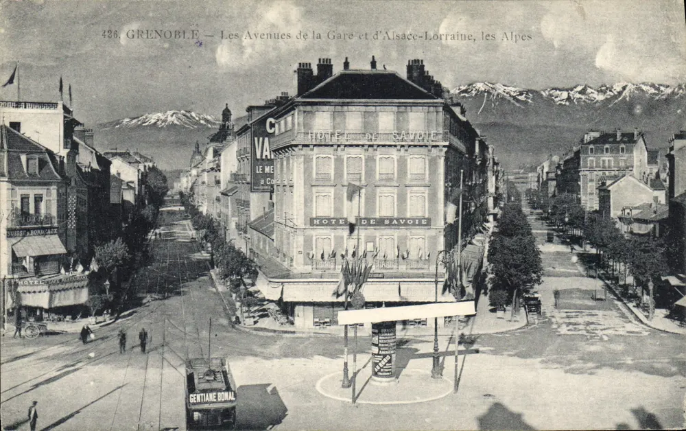 Grenoble — Le Avenues della Stazione e di Alsazia-Lorena, le Alpi — J. GAUDE, fot. edit. - Recto