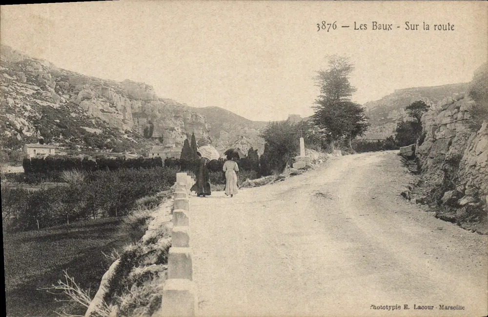 Les Baux - Ao longo da estrada — Fototipia E. Lacour - Marselha - Frente