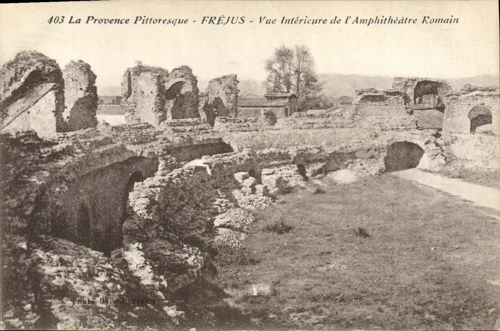 Fréjus - Innenansicht des römischen Amphitheaters — La Provence Pittoresque, n°403, Photo Bauchi, Fréjus - Vorderseite