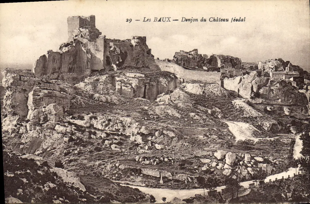 Les BAUX — Torre do Castelo Feudal - Frente