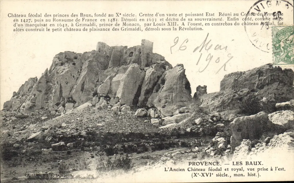 Les Baux — Das alte feudale und königliche Schloss, Ansicht vom Osten. (10. bis 16. Jahrhundert, historisches Denkmal). — P. Holl, Tarascon - Vorderseite