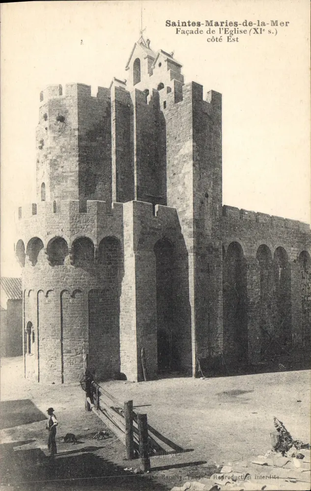 Saintes-Maries-de-la-Mer — Fassade der Kirche (11. Jahrhundert) — Verlag Espaïty, Paris - Vorderseite