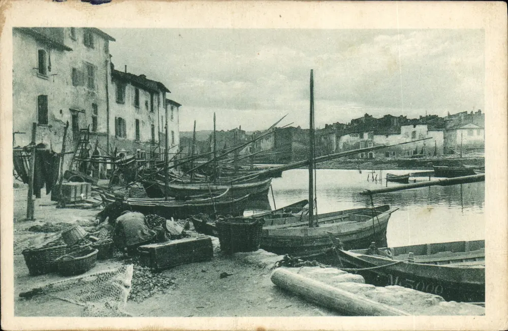 Martigues (B. du Rhône) — porto de pesca com barcos e redes — Carta postal n°4 - Frente